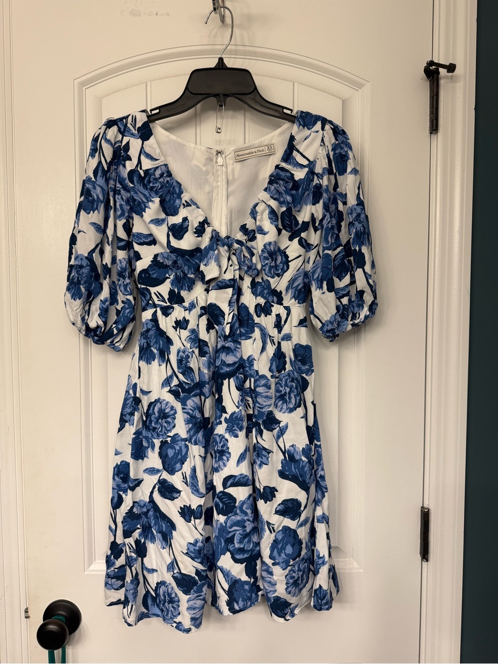 Abercrombie Cinch-Front
Poplin Mini Dress